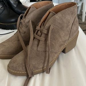 Universal Threads Booties